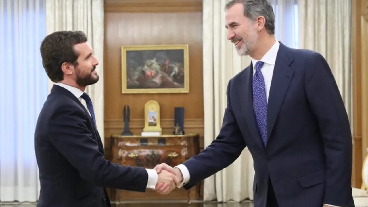  Archivo - El rey Felipe VI recibe en audiencia al presidente del Partido Popular, Pablo Casado en el Palacio de la Zarzuela en Madrid a 11 de diciembre de 2019. - Casa de S.M. el Rey - Archivo 