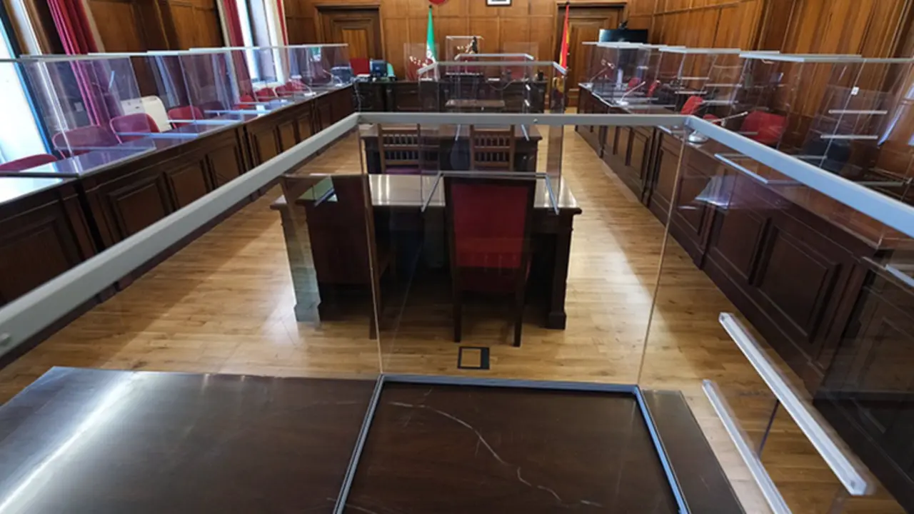  Archivo - Mamparas instaladas en salas de vista de juzgados para proteger frente al Covid-19 - JUNTA DE ANDALUC&Iacute;A - Archivo 