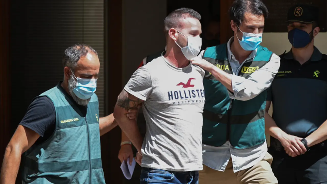  David S., detenido en relaci&oacute;n con la desaparici&oacute;n de la joven Wafaa, es escoltado por agentes de la Guardia Civil a su salida del cuartel Carcaixent, de 17 de junio de 2021, en Carcaixent, Valencia, Comunidad Valenciana (Espa&ntilde;a). - Jorge Gil - Europa Press 