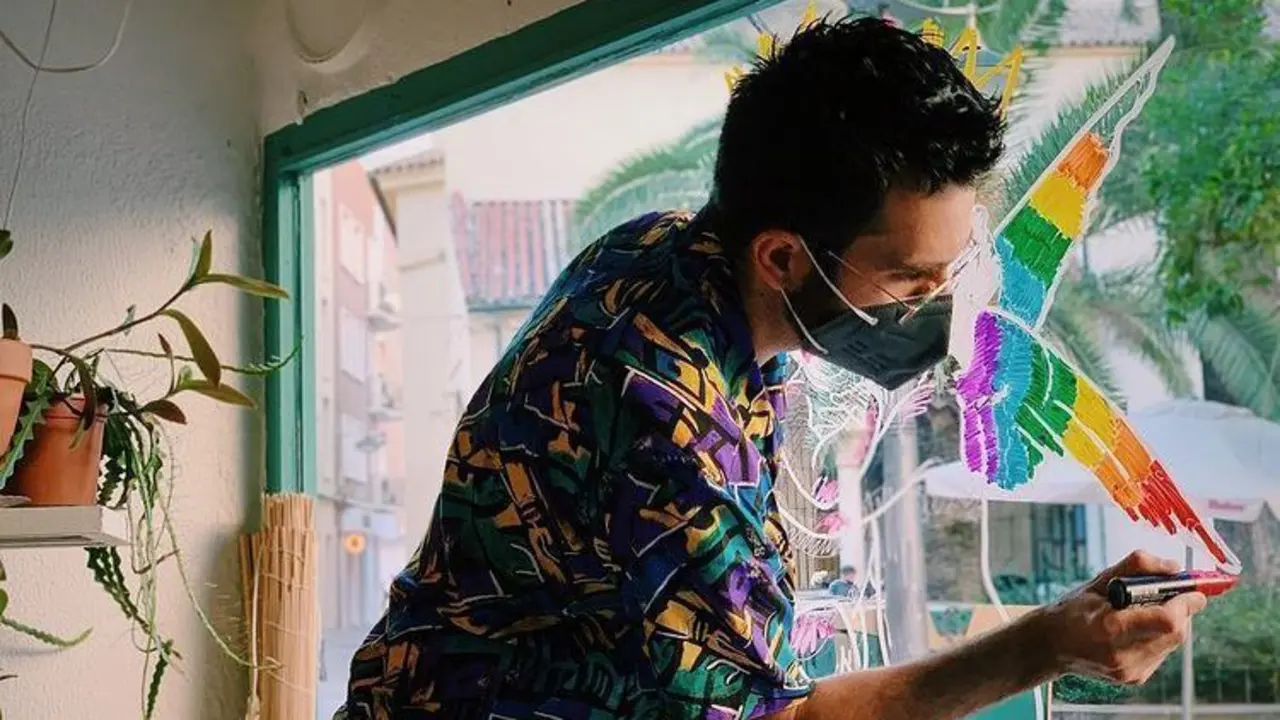  Instagram: @escaparatesconorgullo 