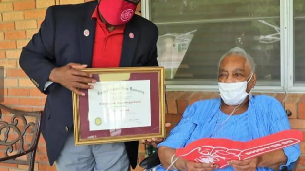  Harris junto a Clark en el homenaje - Facebook - SC University 