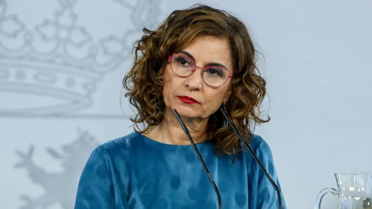  La portavoz del Gobierno y ministra de Hacienda, Maria Jes&uacute;s Montero, ofrece una rueda de prensa posterior a la reuni&oacute;n mantenida por el presidente del Gobierno, Pedro S&aacute;nchez, y el de la Generalitat catalana, Pere Aragon&egrave;s, a 29 de junio de 2021. - Ricardo Rubio - Europa Press 