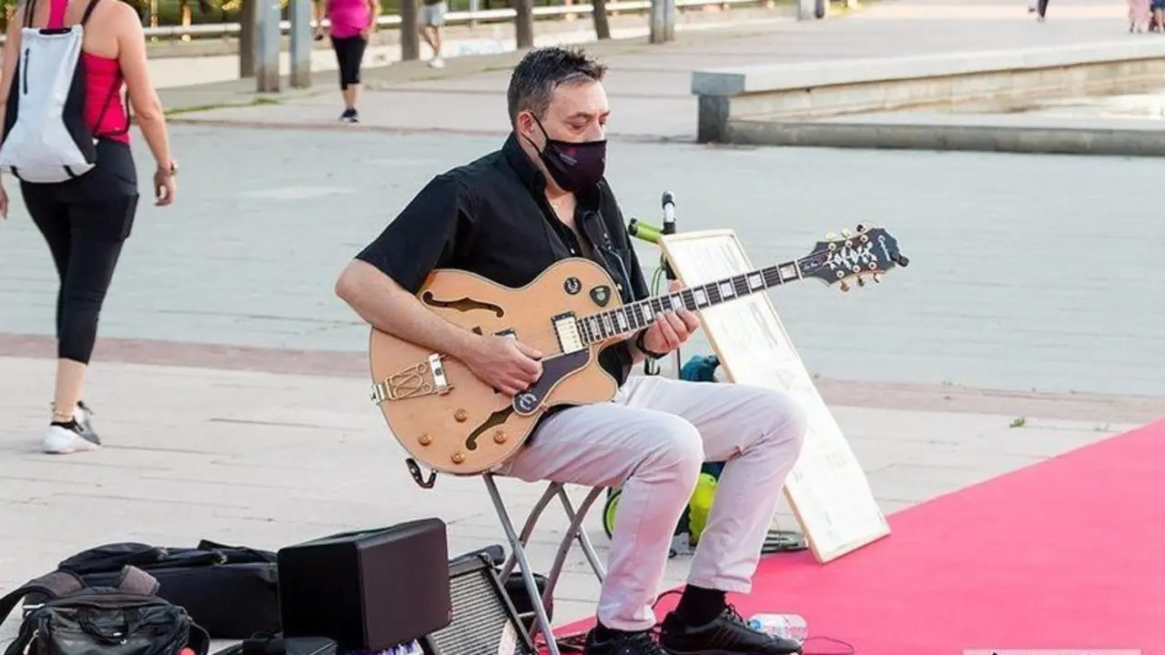  Actividad "Música y baile por la donación" en Vial Norte / Pilar Gázquez. 