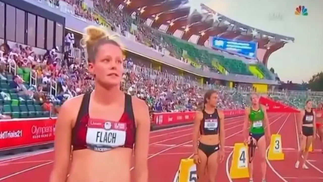  Instagram: Lindsay Flach 