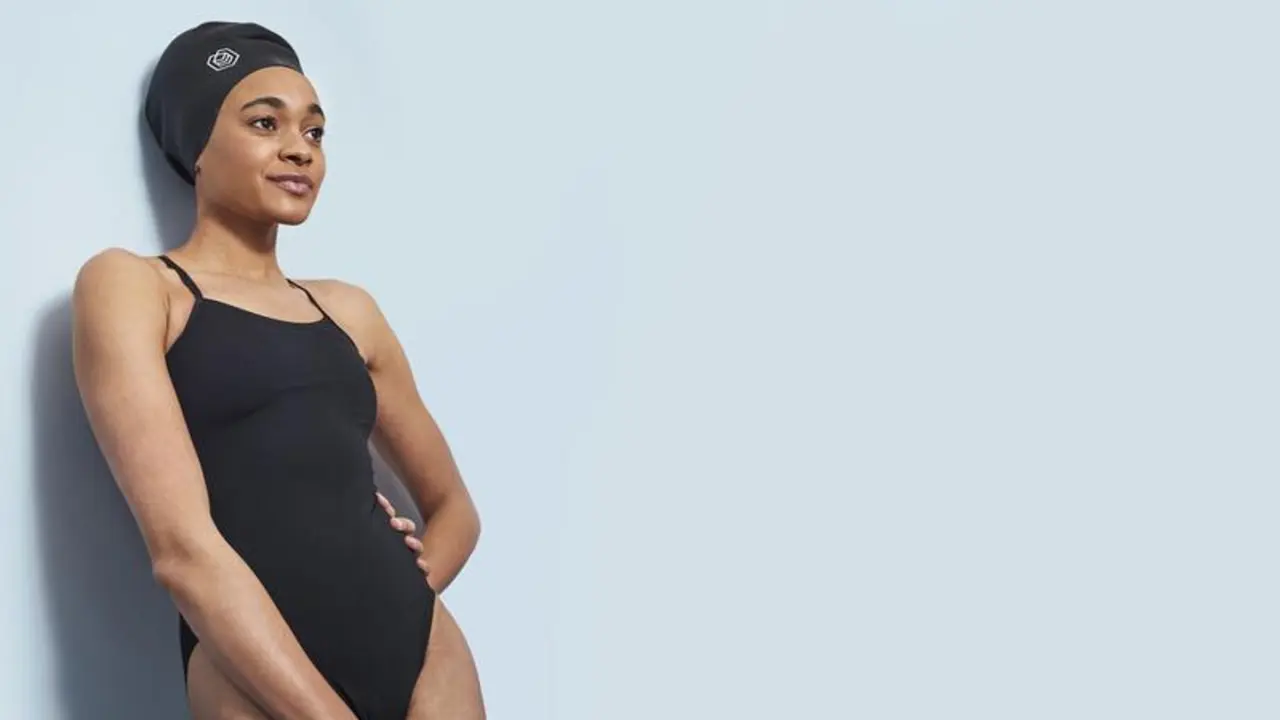 La nadadora Alice Dearing promocionando el gorro Soul Cap - Instagram - @alicedearingx