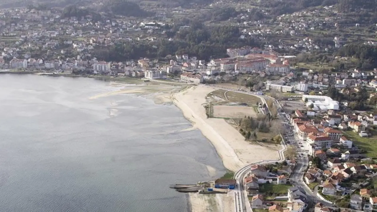  PLAYA A XUNQUEIRA EN MOA&Ntilde;A, PONTEVEDRA -
Turismo de Galicia. 