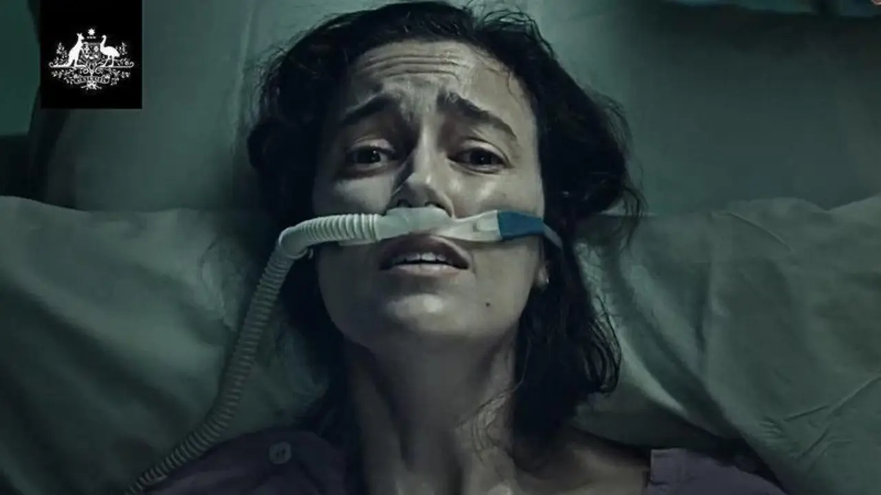  Escena del anuncio "Don't be complacent" - Departamento de Salud del Gobierno de Australia 