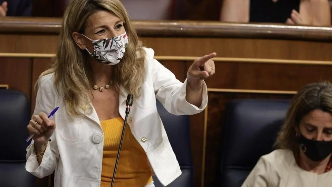  La vicepresidenta tercera del Gobierno y ministra de Trabajo y Econom&iacute;a Social, Yolanda D&iacute;az, en una sesi&oacute;n de control al Gobierno. - EUROPA PRESS/E. Parra. POOL - Europa Press 