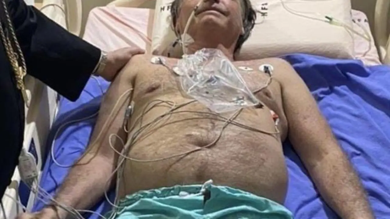  Jair Bolsonaro en la cama del hospital - Instagram - @jairmessiasbolsonaro 