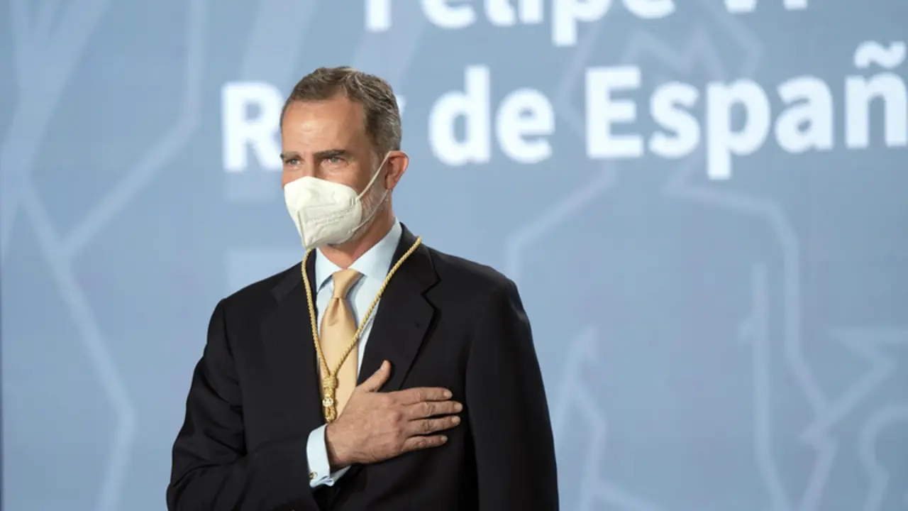  Archivo - El Rey Felipe VI, agradece la entrega de la Medalla de Honor de Andaluc&iacute;a, a 14 de junio del 2021 en el Palacio de San Telmo de Sevilla, Andaluc&iacute;a. Espa&ntilde;a - Junta de Andaluc&iacute;a - Archivo 