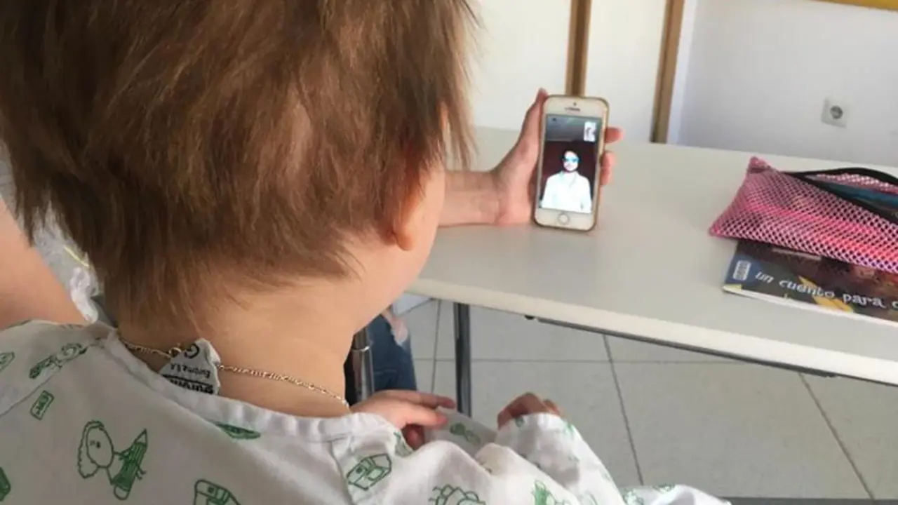  Ni&ntilde;o hospitalizado en el Reina Sof&iacute;a. ARCHIVO 