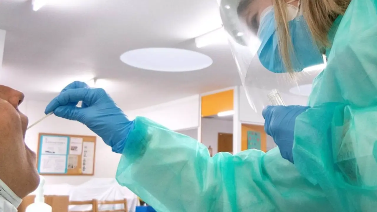  Archivo - Contagios, COVID, PCR, ant&iacute;geno - JCCM - Archivo 