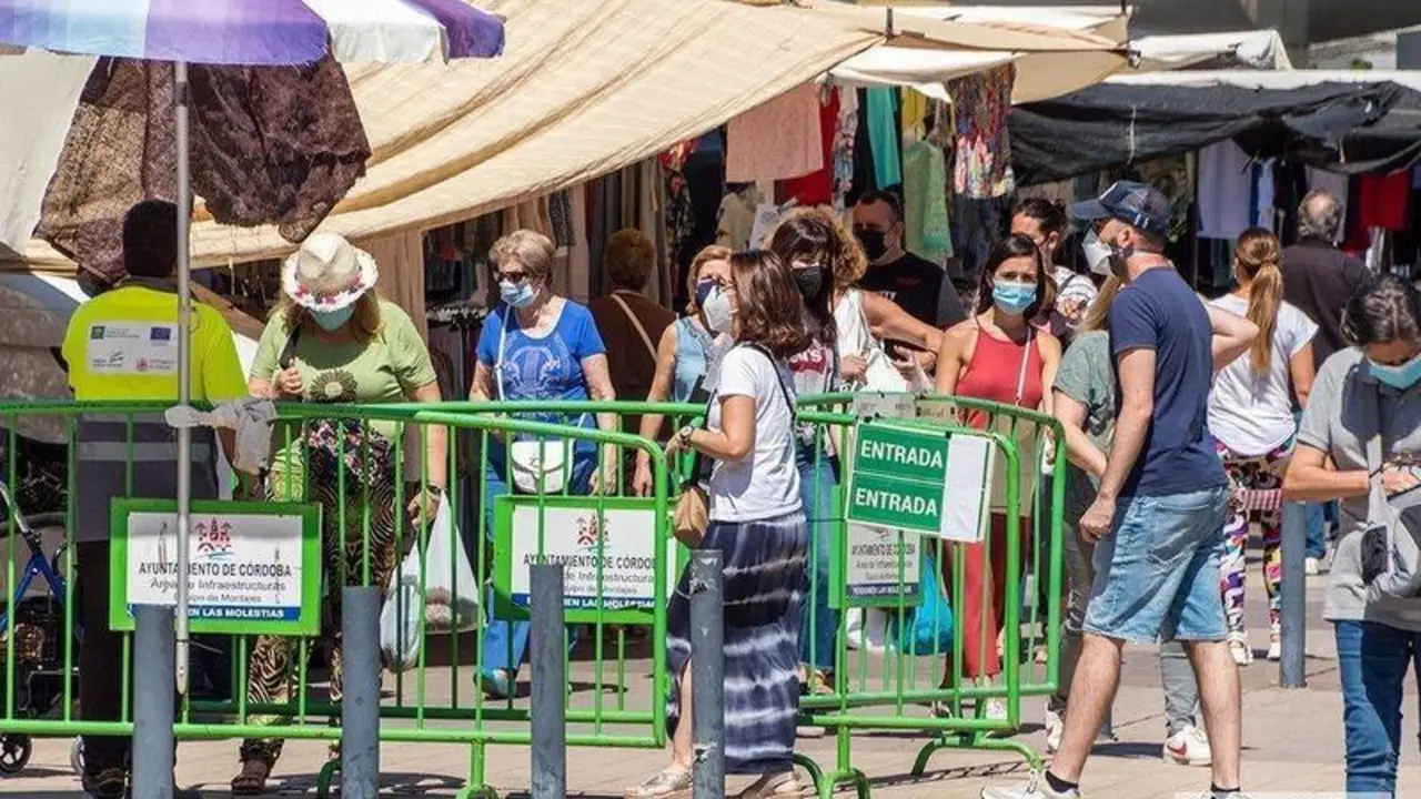  Entrada al mercadillo en el Parque de Las Setas / Pilar Gázquez. 