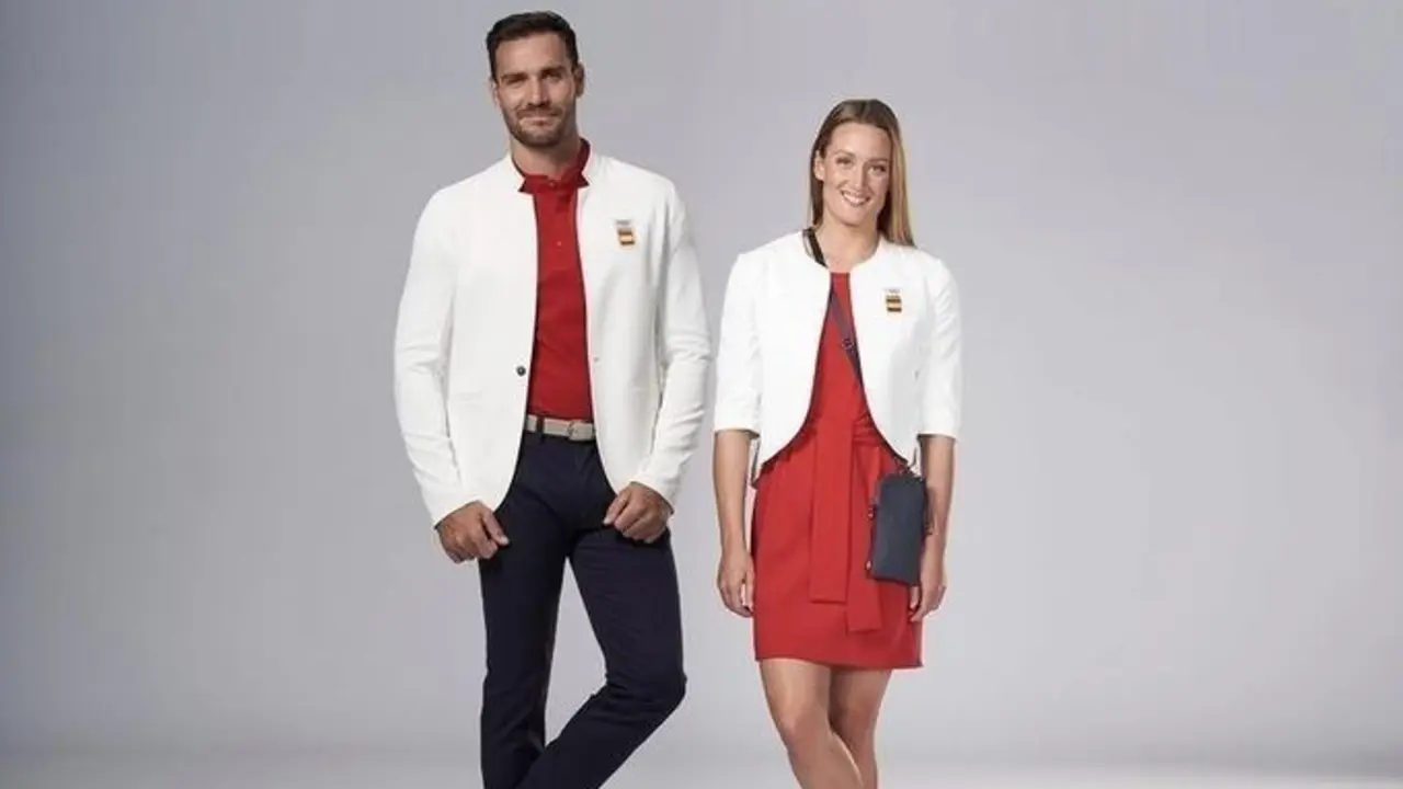  El palista Sa&uacute;l Craviotto y la nadadora Mireia Belmonte con los trajes de Joma para la apertura de Tokio 2020 - Instagram - @jomasport 