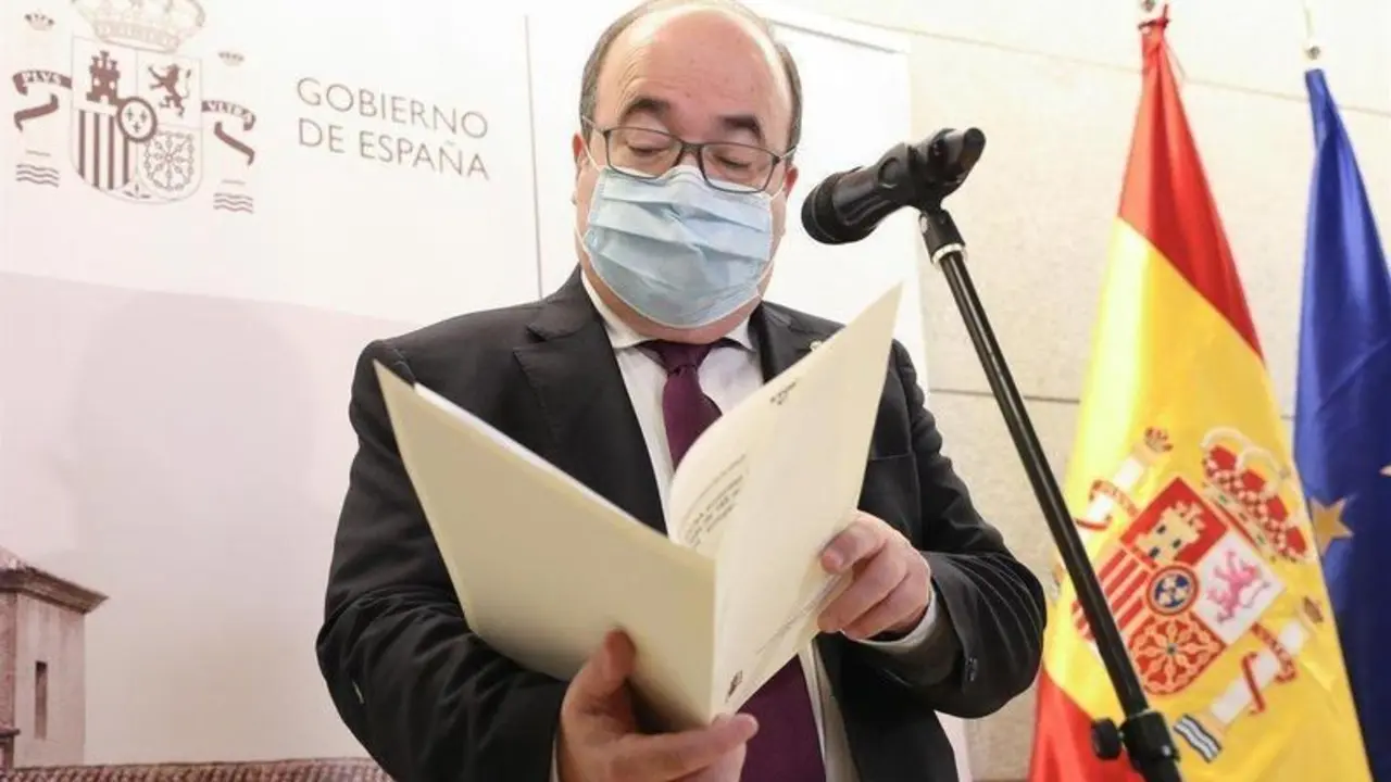 El ministro de Cultura y Deporte, Miquel Iceta, tras la XXIX Reuni&oacute;n del Pleno de la Conferencia Sectorial de Cultura. - EP 