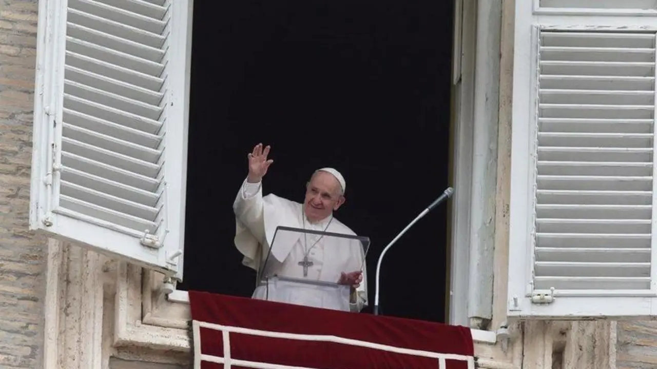  20 June 2021, Vatican, Vatican City: Pope Francis delivers Angelus prayer from the window overlooking St. Peter's Square at the Vatican. Photo: Evandro Inetti/ZUMA Wire/dpa - Evandro Inetti/ZUMA Wire/dpa - Archivo 