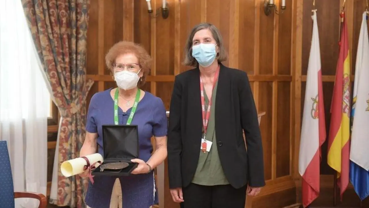  La vir&oacute;loga e investigadora cient&iacute;fica Margarita del Val recibe la Medalla de Honor a los Valores Sociales de la UIMP. - UIMP 