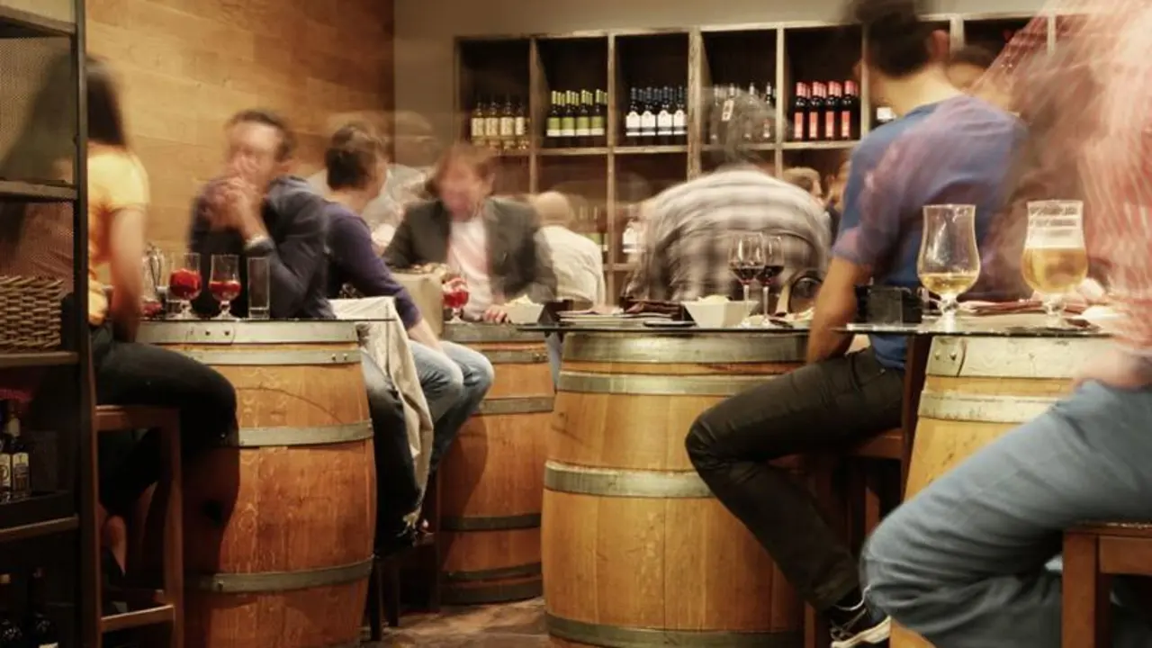  Los establecimientos pueden establecer ciertas condiciones objetivas de admisi&oacute;n, previa autorizaci&oacute;n administrativa. 