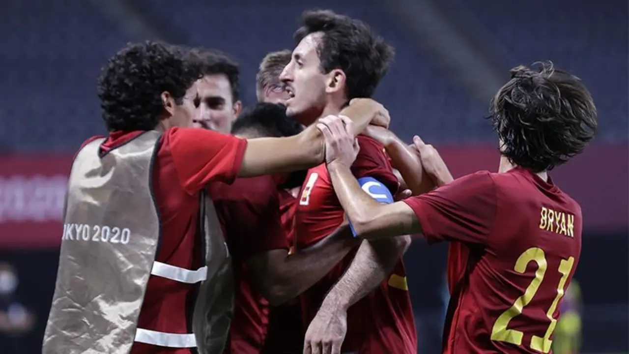  Los jugadores celebran el gol de Oyarz&aacute;bal | @SEF&uacute;tbol 