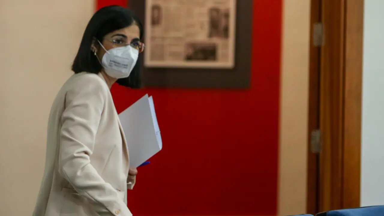  La ministra de Sanidad, Carolina Darias, abandona la sala tras la rueda de prensa posterior al Consejo Interterritorial de Salud, a 20 de julio de 2021, en Madrid (Espa&ntilde;a). En el Consejo Interterritorial de Salud se ha informado del aumento de la incidenc - EUROPA PRESS/R.Rubio.POOL - Europa Press 