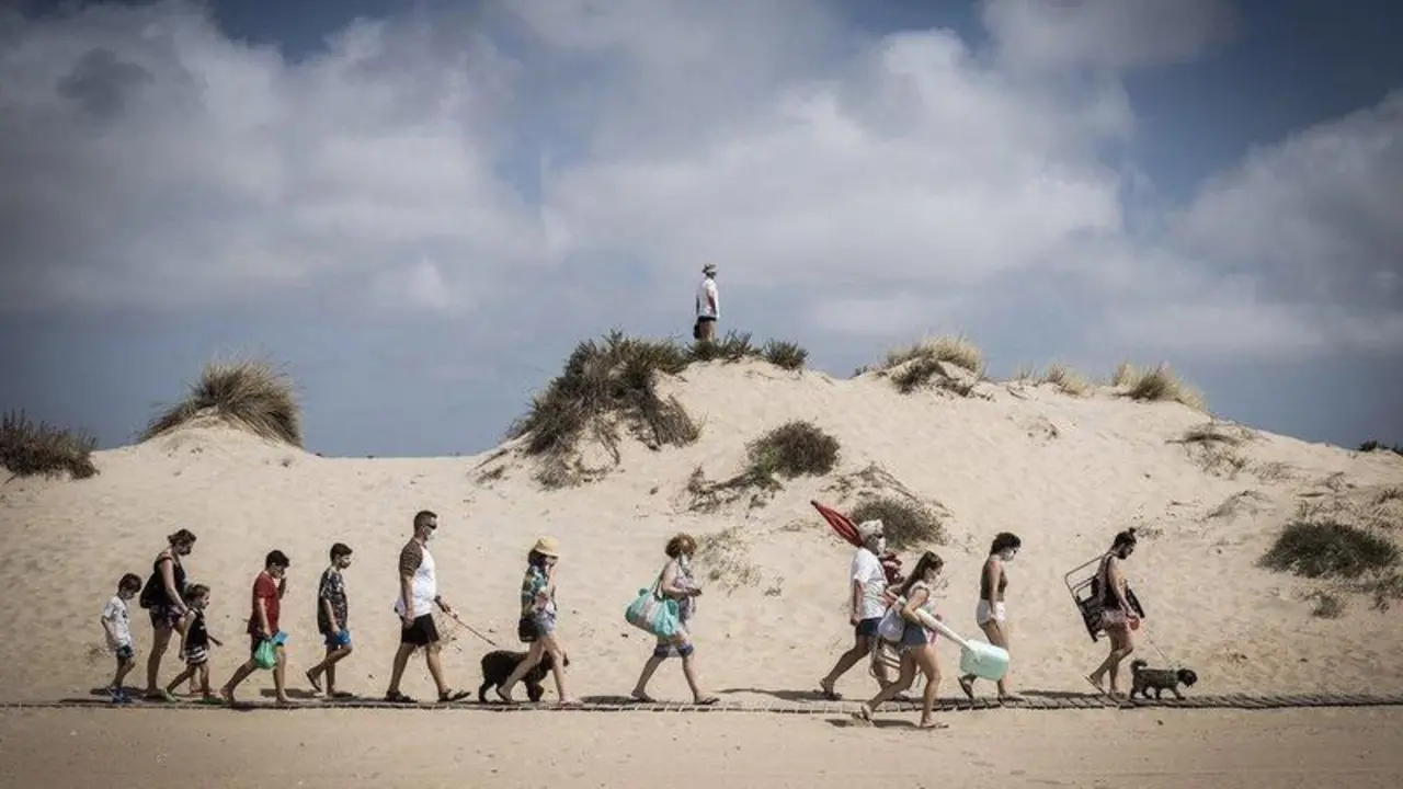 Andaluc&iacute;a tambi&eacute;n rechaza la obligaci&oacute;n de la mascarilla en las playas. 