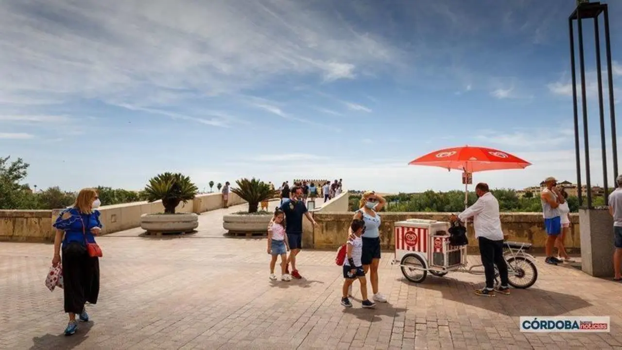  Puesto de helados, Puente Romano. | Jos&eacute; Le&oacute;n. 