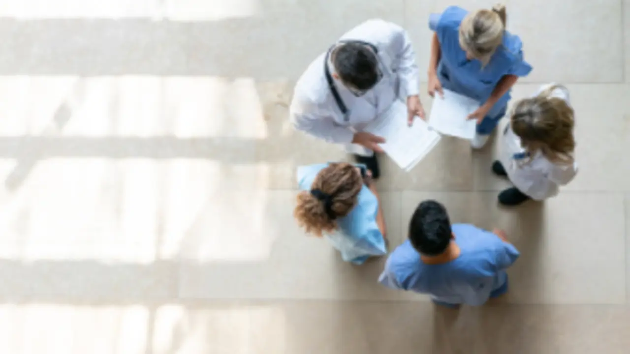  M&eacute;dicos y enfermeros
Fuente: Pixabay 