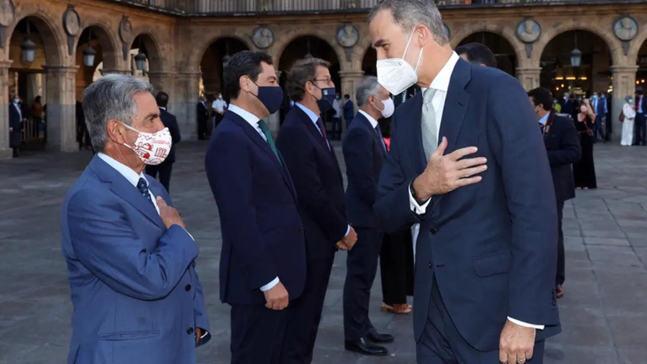  Revilla con el Rey en la Conferencia de Presidentes en Salamanca - GOBIERNO 
