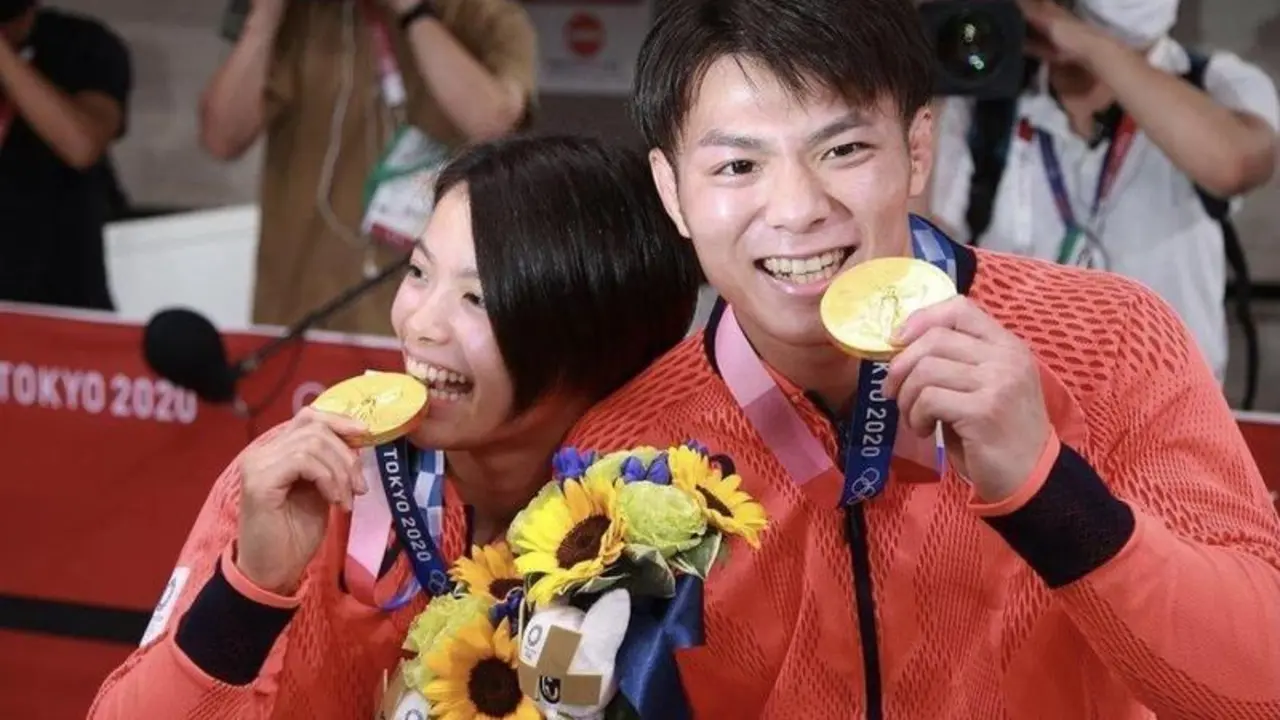  Los hermanos japoneses ganadores de sus primeros oros en la misma categor&iacute;a y en el mismo d&iacute;a - Instagram - @hifumi.abe 