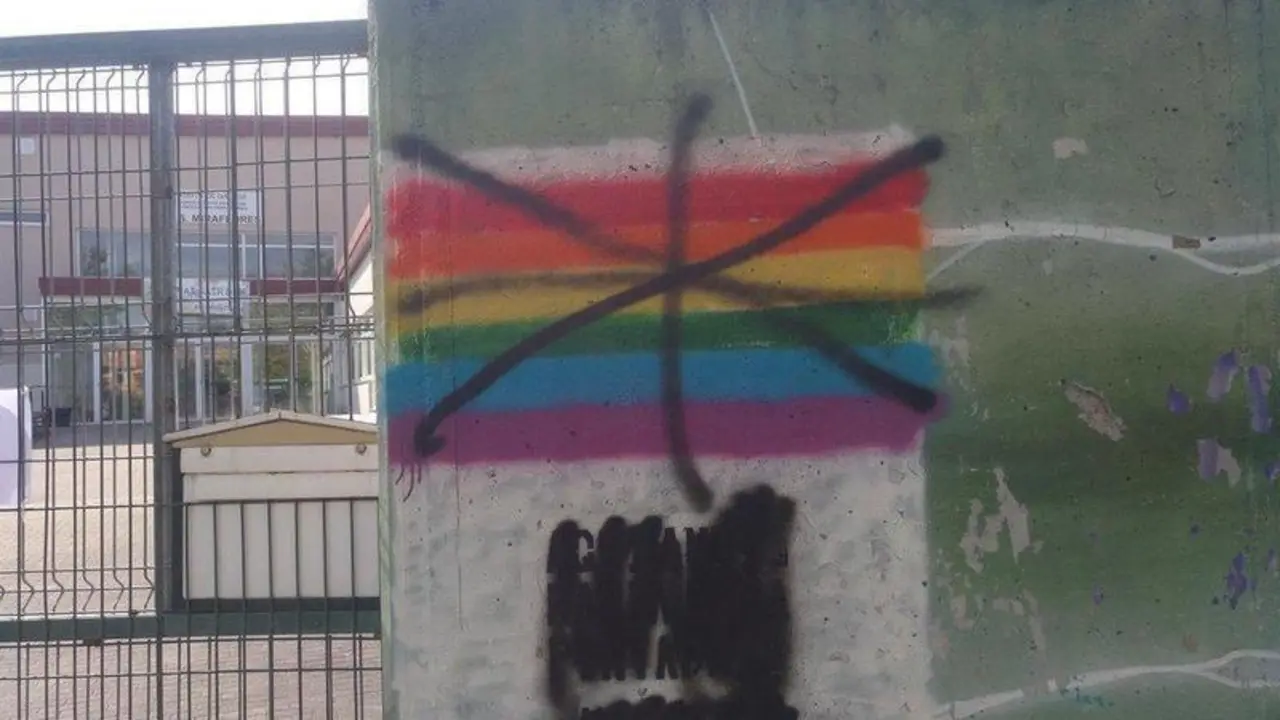  Pintada sobre una bandera LGBTI - BNG 