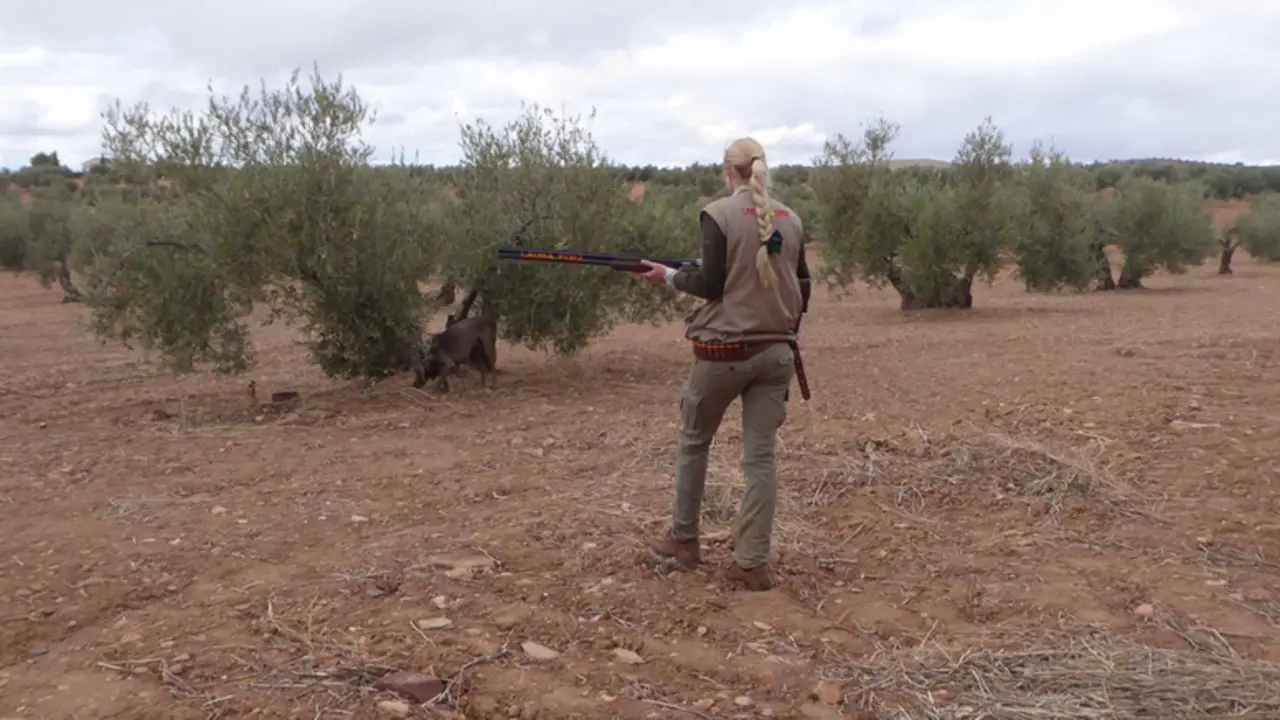  Cazador. - FEDERACI&Oacute;N DE CAZA - Archivo 