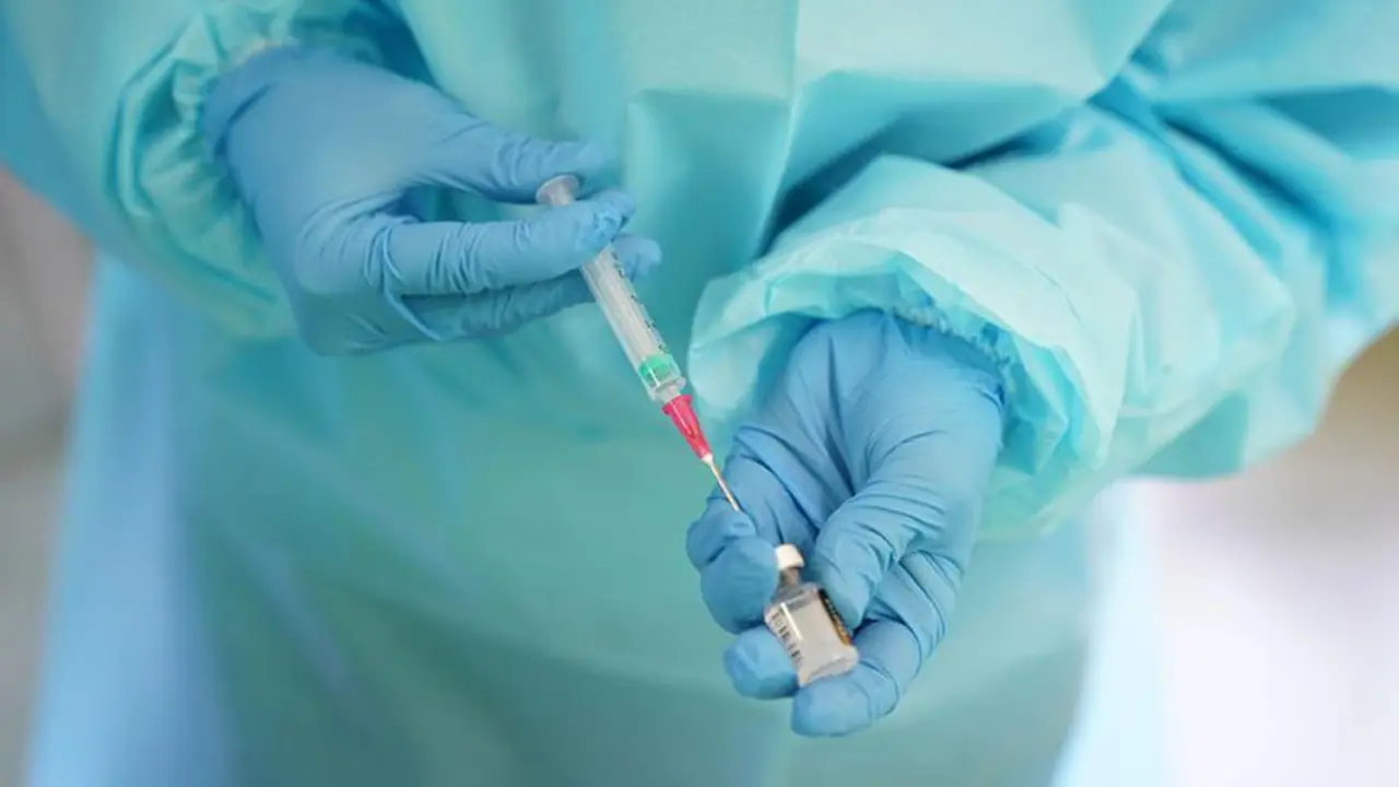  Andaluc&iacute;a completa la vacunaci&oacute;n contra el Covid a la poblaci&oacute;n diana con la autocita a partir de 12 a&ntilde;os 