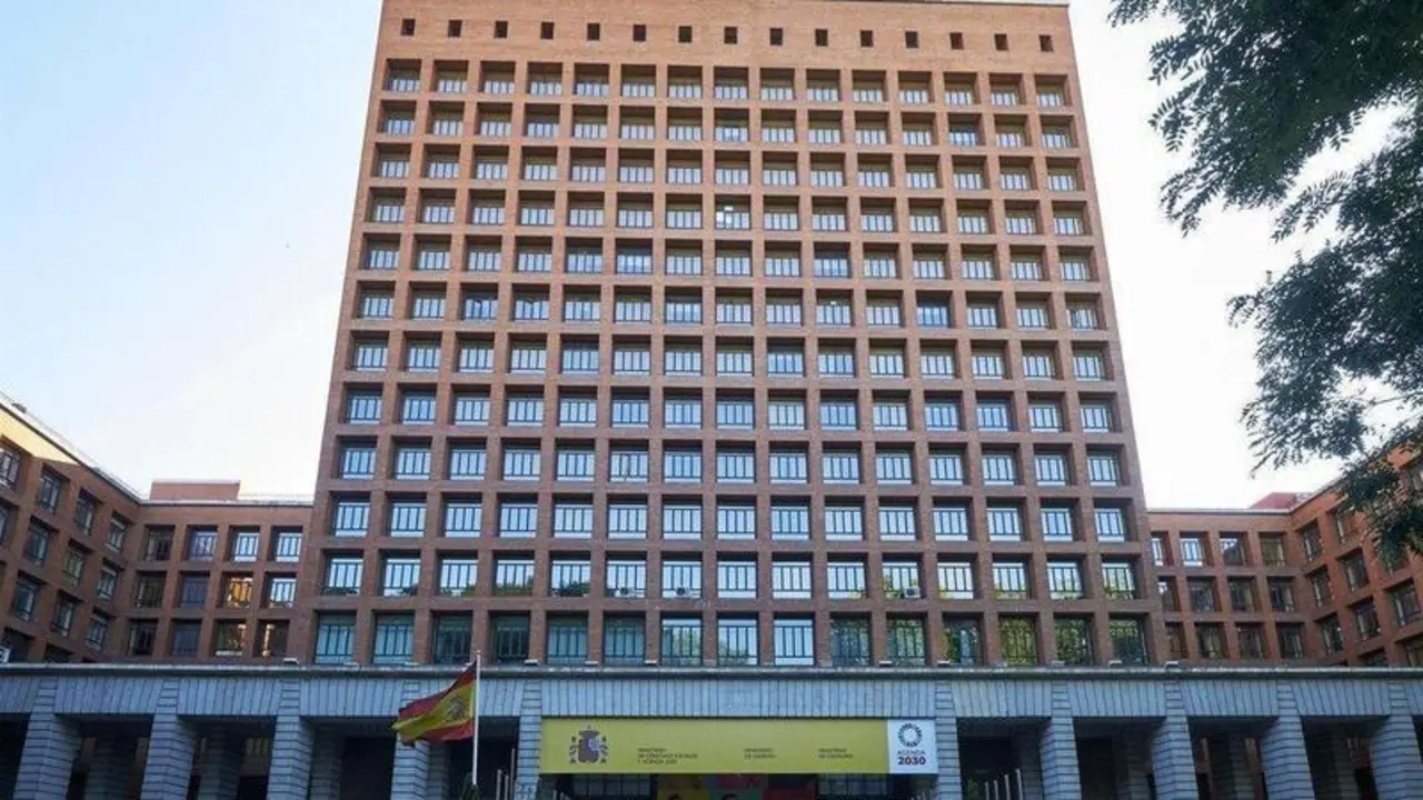  Casa Sindical de Madrid, sede de los ministerios de Sanidad, Consumo y Derechos Sociales y Agenda 2030 en el Paseo del Prado, a 24 de julio de 2021, en Madrid (Espa&ntilde;a). - Jes&uacute;s Hell&iacute;n - Europa Press 