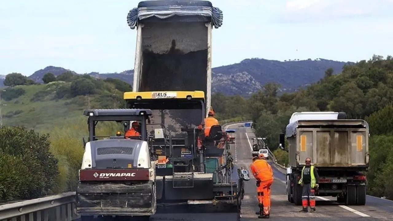 21/04/2021
La Consejera Marifran Carazo, visita las obras de actuacion de emergencia en diversos tramos de la A 381