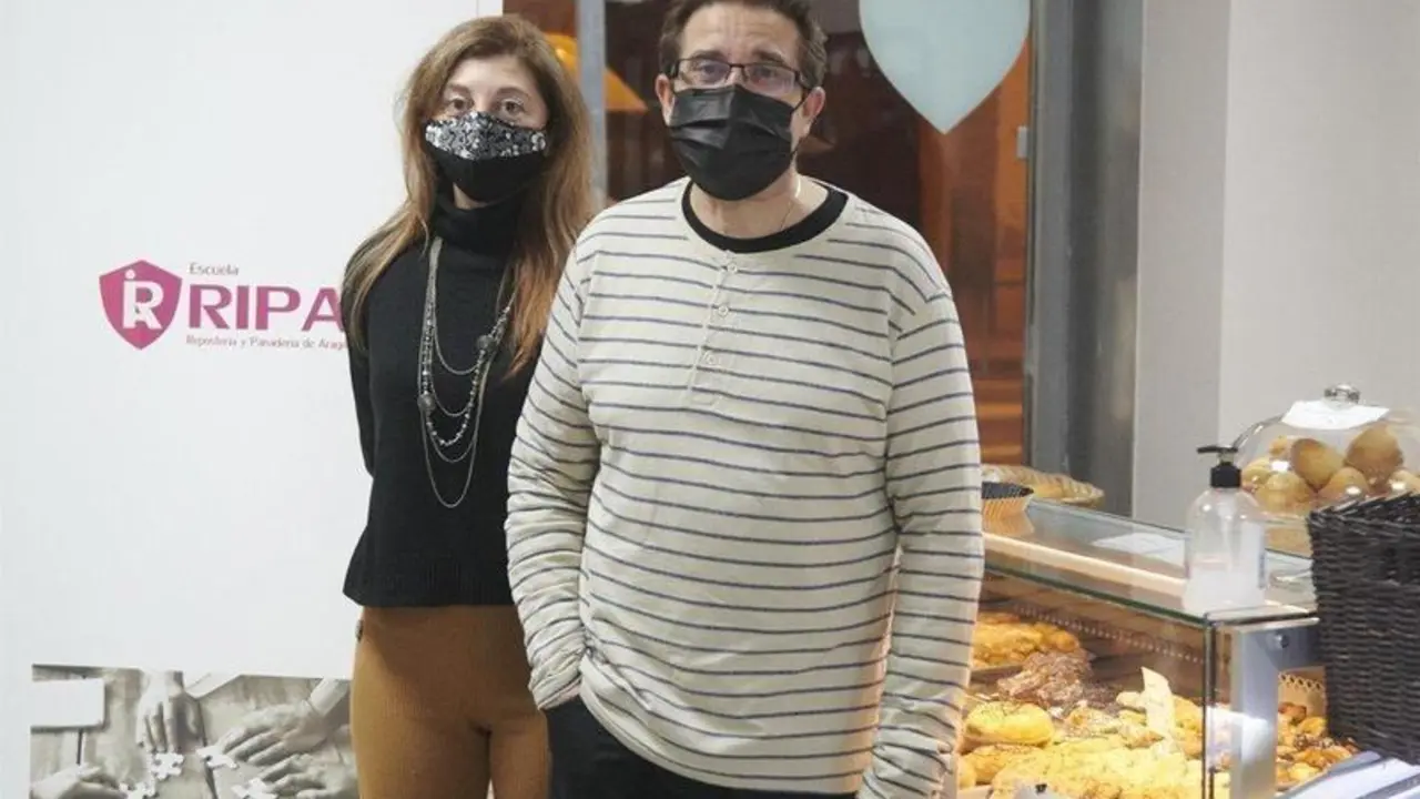  Los fundadores de la Escuela de Pasteler&iacute;a Ripa, que han recibido el apoyo de MicroBank. - CAIXABANK 