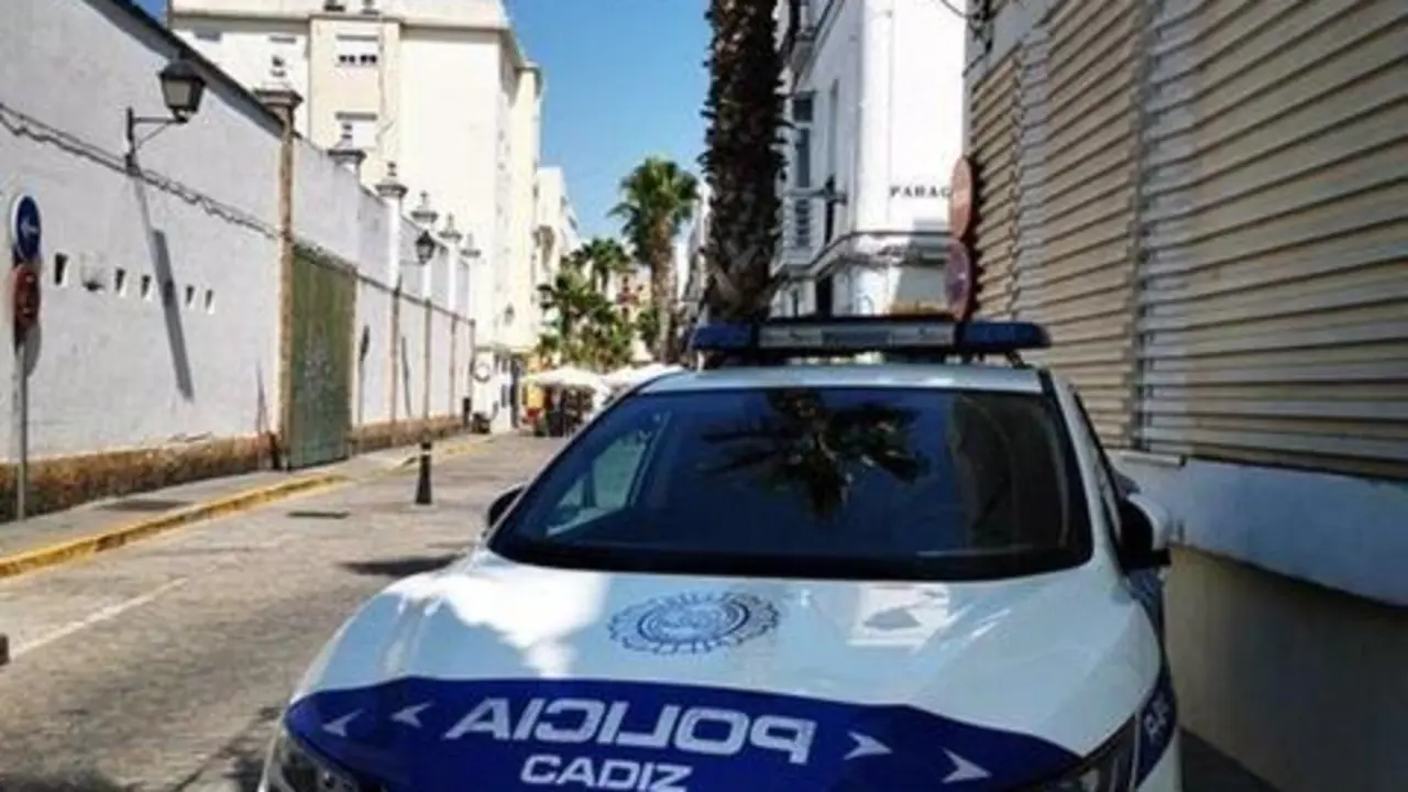  Patrulla de la Polic&iacute;a Local de C&aacute;diz. - POLIC&Iacute;A LOCAL DE C&Aacute;DIZ 