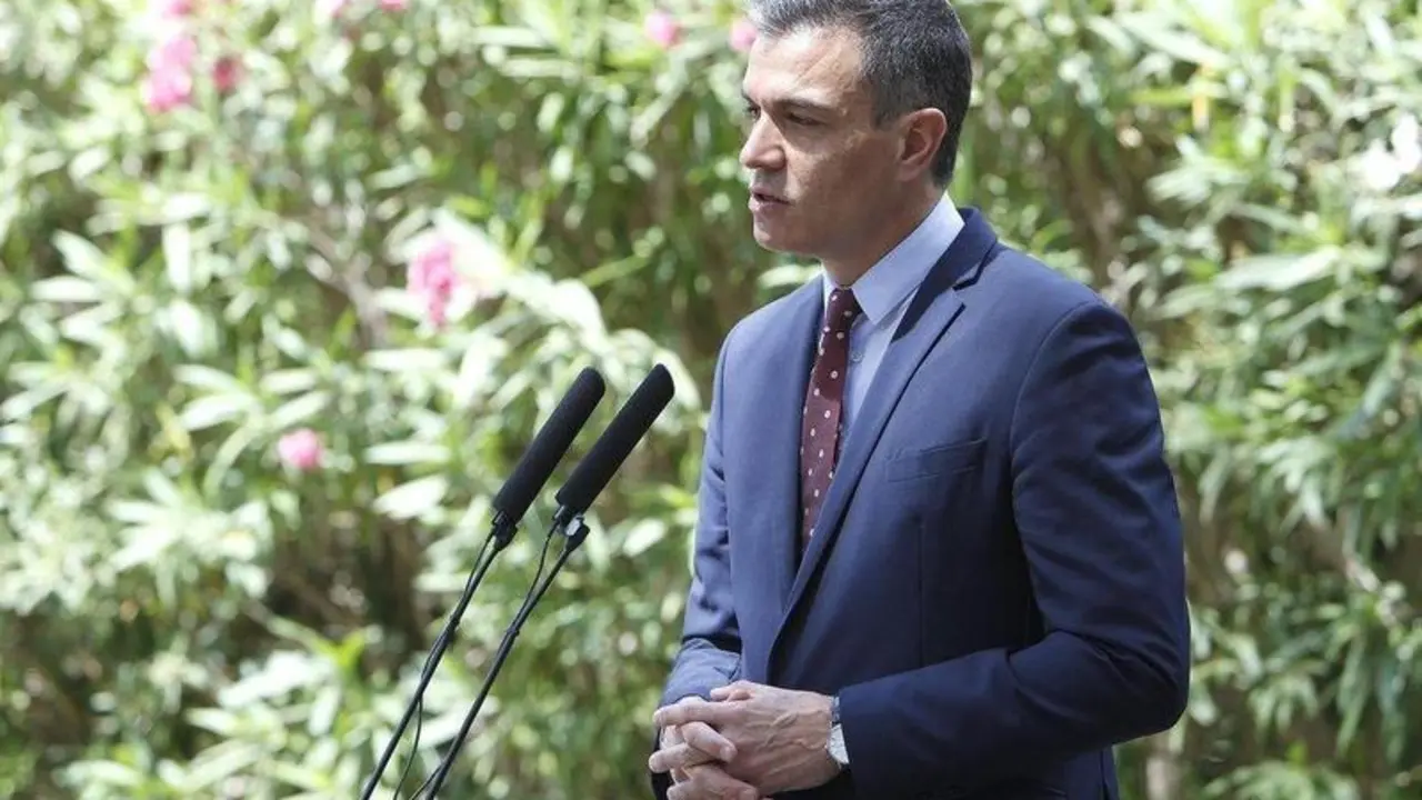  El presidente del Gobierno, Pedro S&aacute;nchez, ofrece una rueda de prensa a su llegada al Palacio de Marivent, a 3 de agosto de 2021, en Palma de Mallorca, Mallorca, (Espa&ntilde;a). - Isaac Buj - Europa Press 