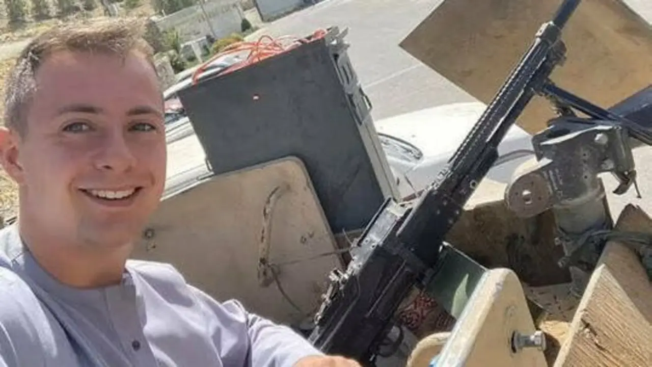  Miles Routledge. Twitter 