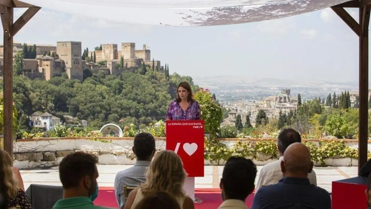  La vicesecretaria general del PSOE y portavoz en el Congreso, Adriana Lastra, este mi&eacute;rcoles en Granada durante su intervenci&oacute;n en el acto de homenaje del PSOE a Federico Garc&iacute;a Lorca. - &Aacute;lex C&aacute;mara - Europa Press 