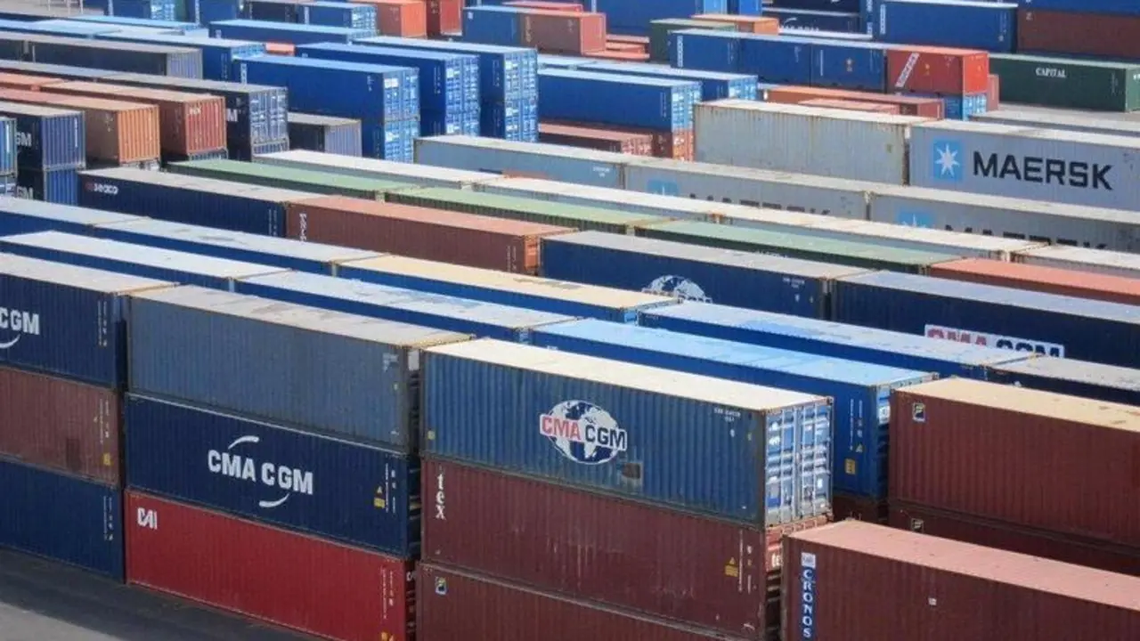  Contenedores de exportaci&oacute;n-Europa Press 