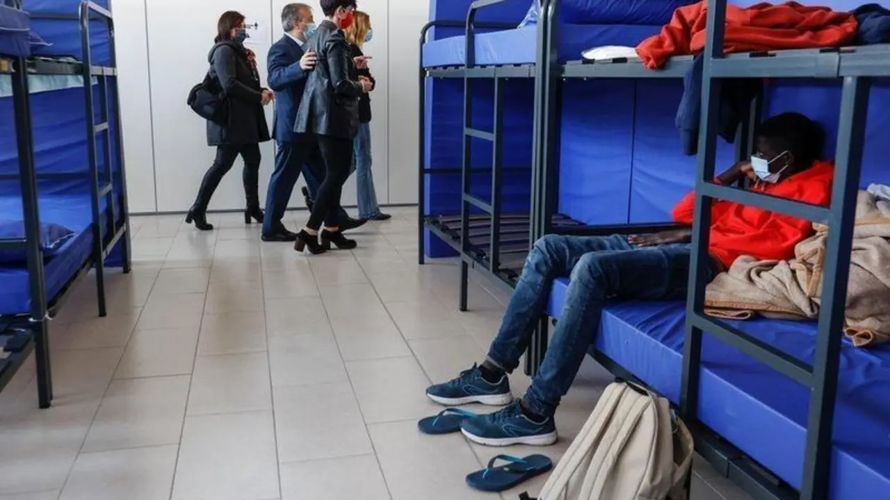  Albergue de migrantes de camino a Francia, atascados en Irun (Gipuzkoa) por el cierre de fronteras - Twitter 