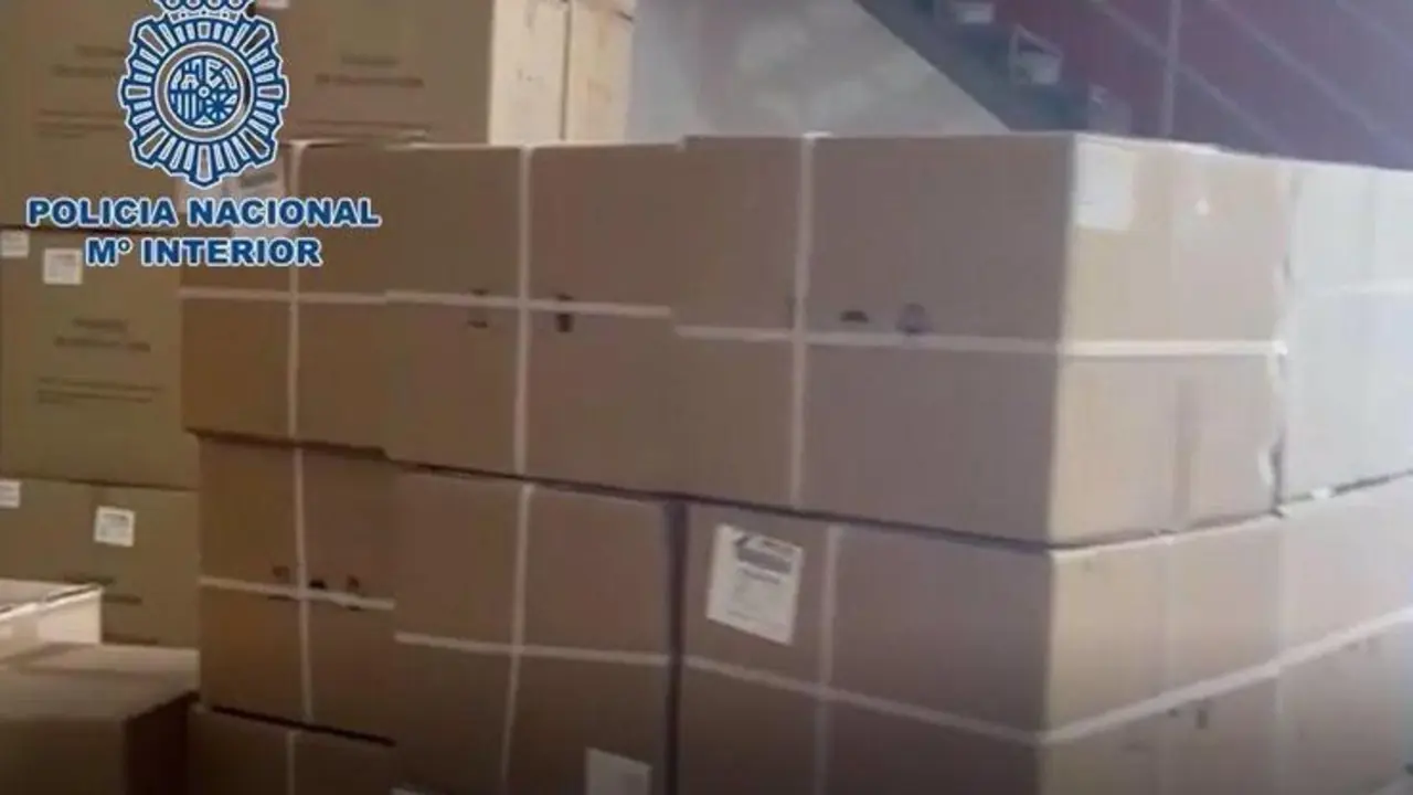  Archivo - Cajas de test de antigenos que no cumpl&iacute;an la normativa y que se vend&iacute;an en un pol&iacute;gono de M&aacute;laga capital - POLIC&Iacute;A NACIONAL - Archivo 