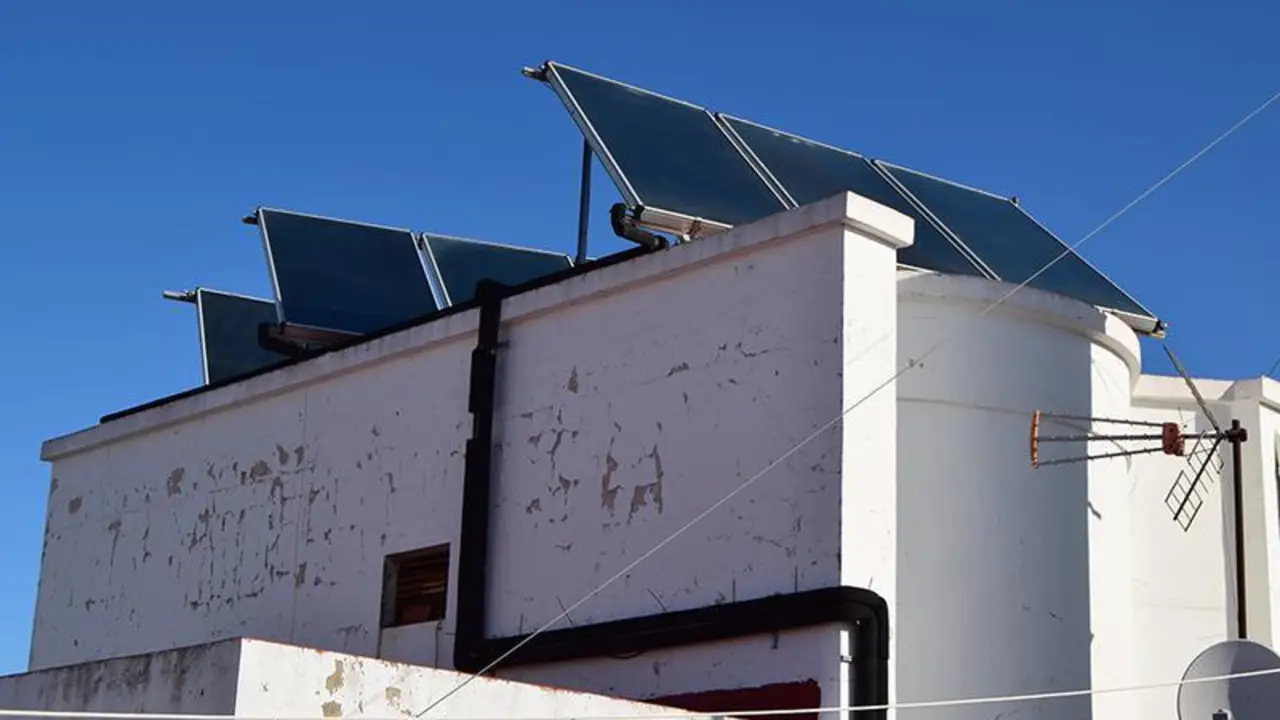  Paneles solares sen una vivienda 