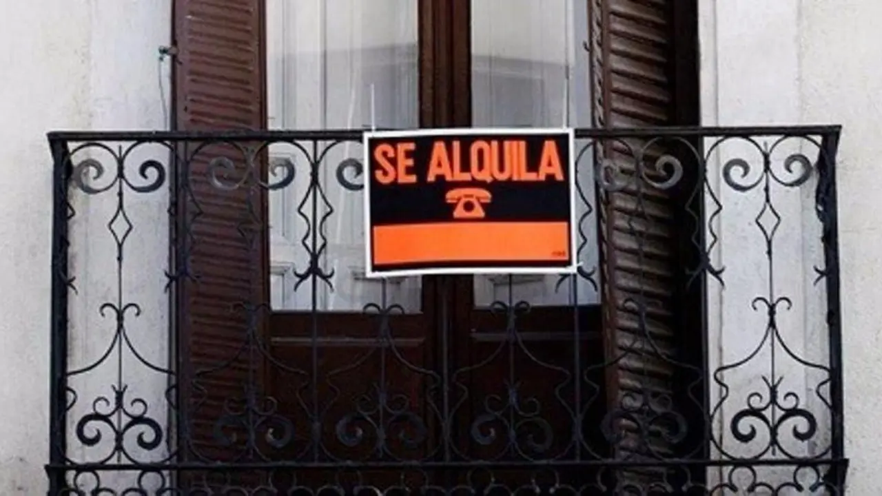  Cartel de se alquila vivienda 