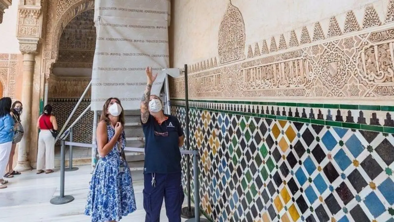  La Alhambra restaura el alfarje del p&oacute;rtico norte del Patio de Comares&nbsp;- EP 