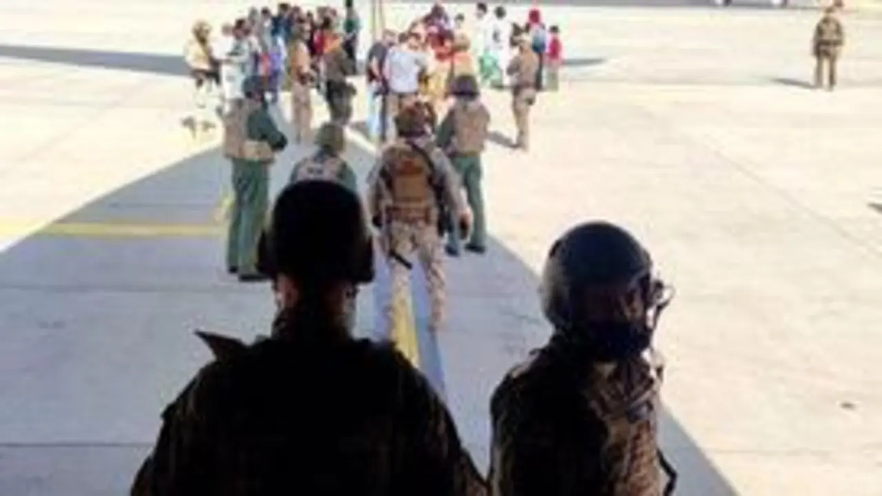 Dos militares espa&ntilde;oles en Kabul esperando a evacuadois de Afganist&aacute;n - Ministerio de Defensa