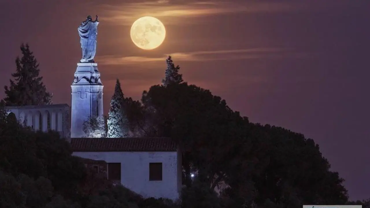  Luna llena desde Las Ermitas de C&oacute;rdoba. | Jos&eacute; Le&oacute;n. 