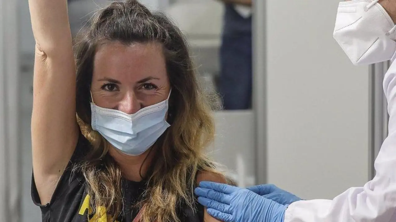  ROBER SOLSONA...202107028.......VALENCIA......INICIO DE LA VACUNACI&Oacute;N DEL GRUPO DE EDAD ENTRE 20-29 A&Ntilde;OS EN CIUTAT DE LES ARTS I LES CI&Egrave;NCIES DE VALENCIA. 