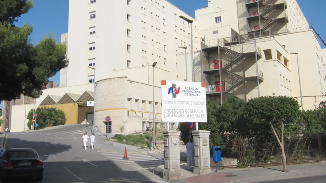  Archivo - Entrada De Urgencias Del Hospital General De Alicante en imagen de archivo - EUROPA PRESS - Archivo 