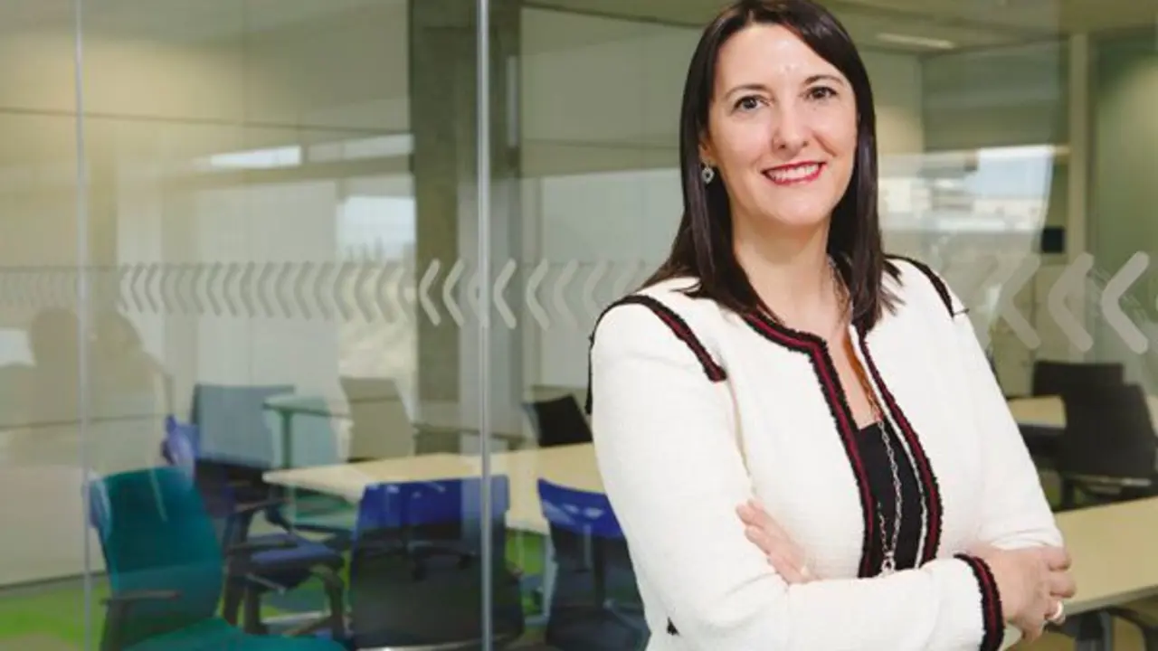  Elena Gil, directora de producto y operaciones de negocio de la unidad de IoT y Data de Telef&oacute;nica Tech, ejemplo de referente femenino para el mundo tech. 